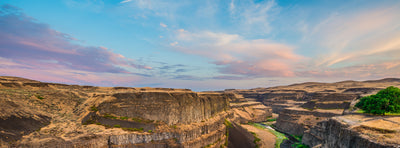 Sunrise view over Palouse Falls in Eastern Washington